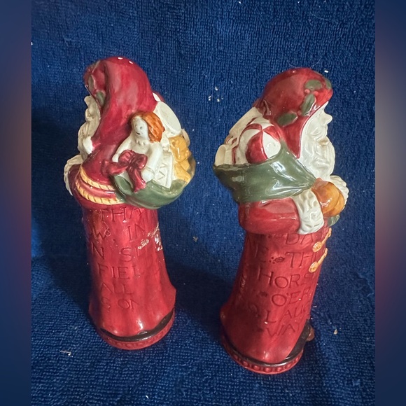 VINTAGE CHRISTMAS SANTA CLAUS SALT AND PEPPER SHAKERS HOLIDAY TABLE ACCENTS - Picture 3 of 10